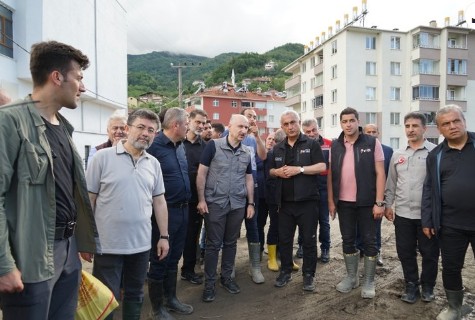 Başkan Erdoğan talimat vermişti! Bakanlar sel bölgesinden son gelişmeleri aktardı!